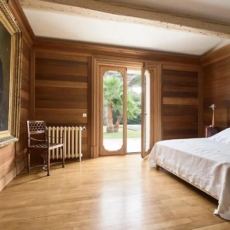 Frona Villa